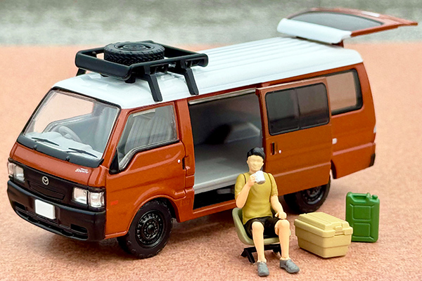 LV-N310d マツダ ボンゴブローニイ バン カスタム仕様 (茶) ルーフキャリア、フィギュア付