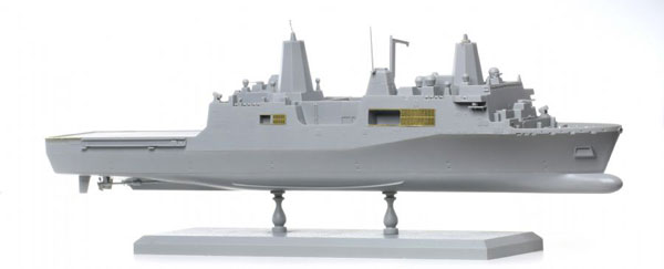 DR7110 ドラゴン 1/700 アメリカ海軍 ドック型輸送揚陸艦 USS ニューヨーク LPD-21