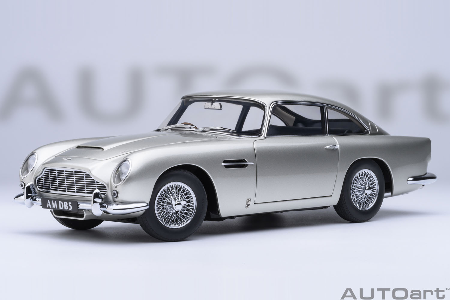70287 1/18 アストンマーチン DB5 (シルバー・メタリック)