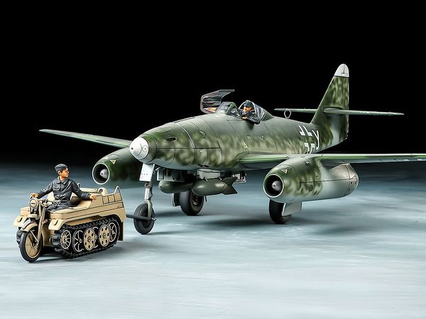 25215  1/48 メッサーシュミット Me262 A-2a ケッテンクラート牽引セット 【スケール限定】