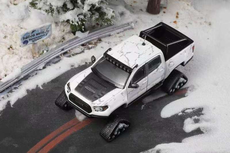 KS077-509 GCD 1/64 トヨタ TACOMA 2022 - スキーバージョン / アクセサリー付 ホワイト/ストーンパターン