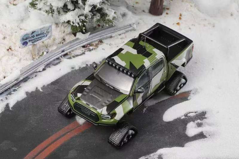 KS077-510 GCD 1/64 トヨタ TACOMA 2022 - スキーバージョン / アクセサリー付 グリーン / カモフラージュ