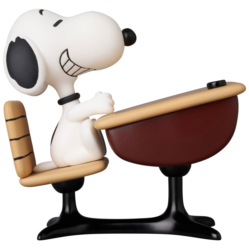 UDF PEANUTS SERIES 18 Snoopy with desk