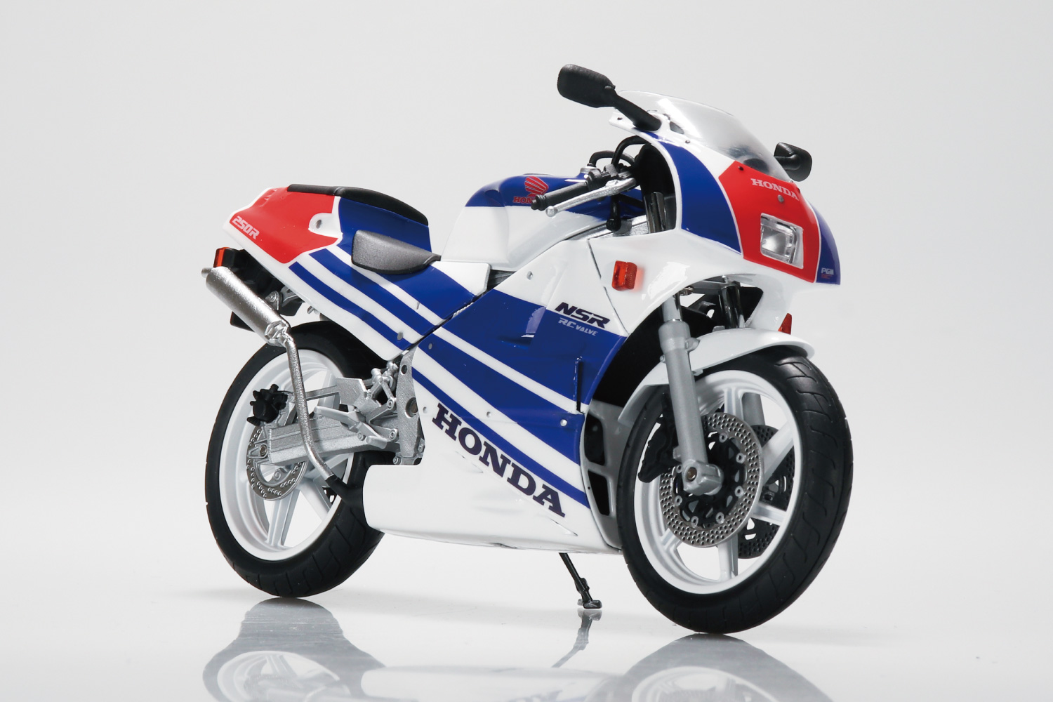 1/12 完成品バイク Honda NSR250R '89 ロスホワイト×テラブルー