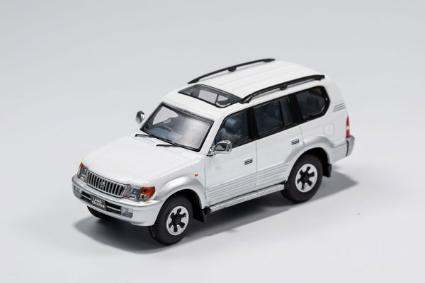 KS015-114 GCD64 1/64 Toyota LAND CRUISER PRADO 90 -RHD- White